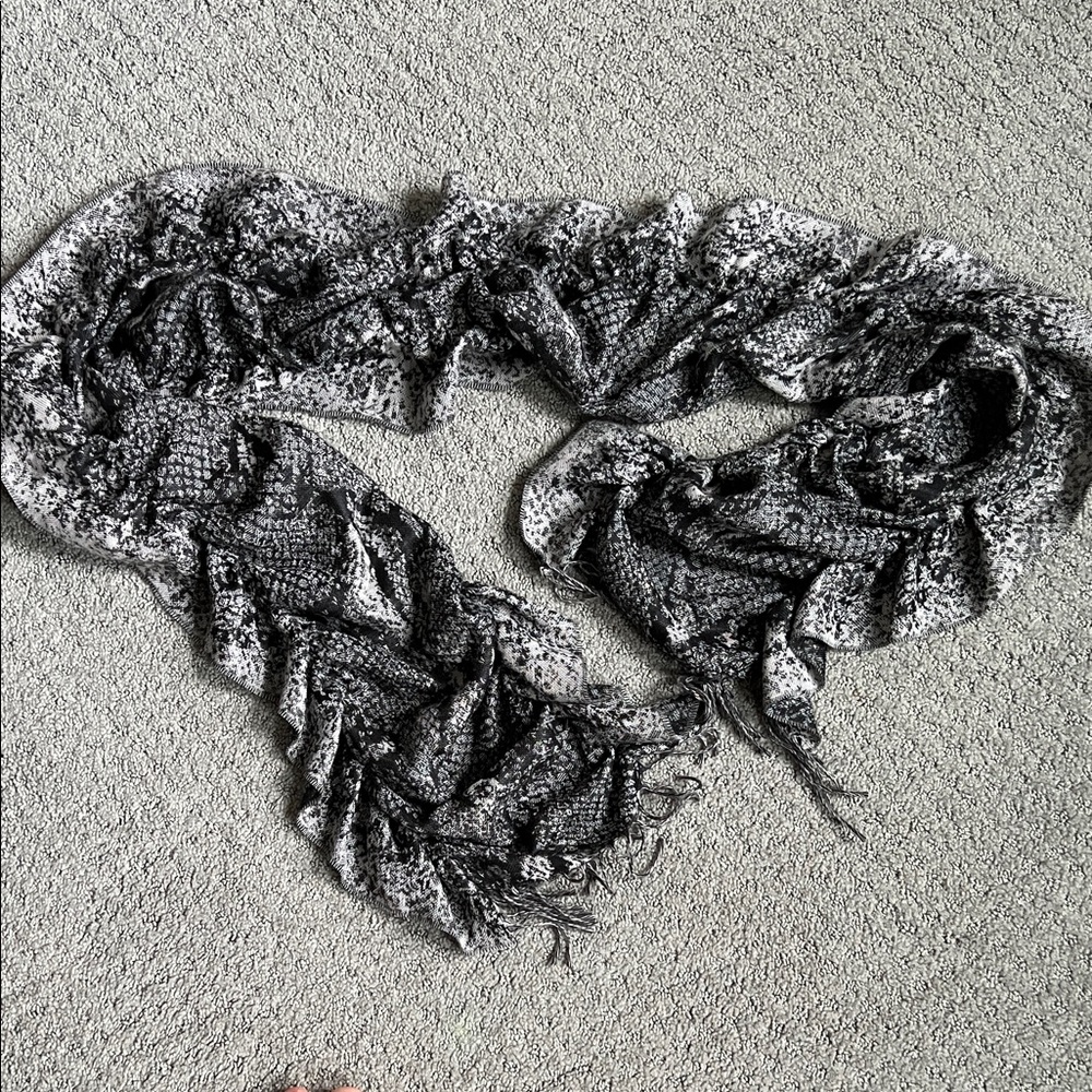 Elegant Black and Gray Women's scarf